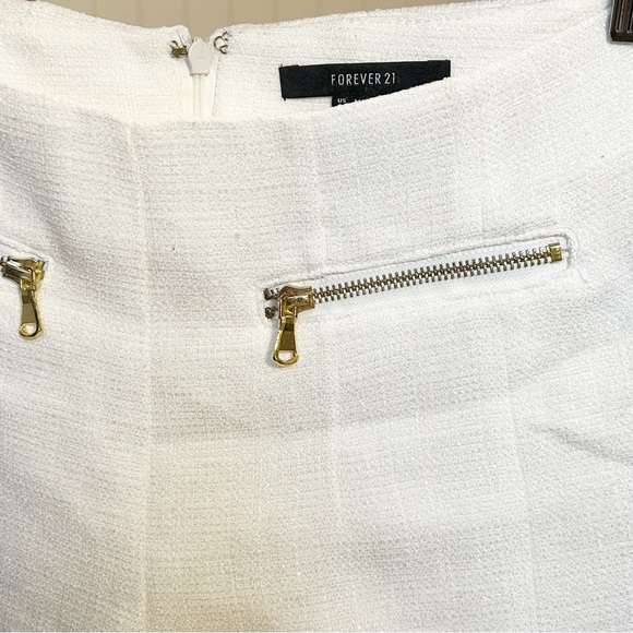Chique white shorts with front gold zippers- size medium - Picture 3 of 5